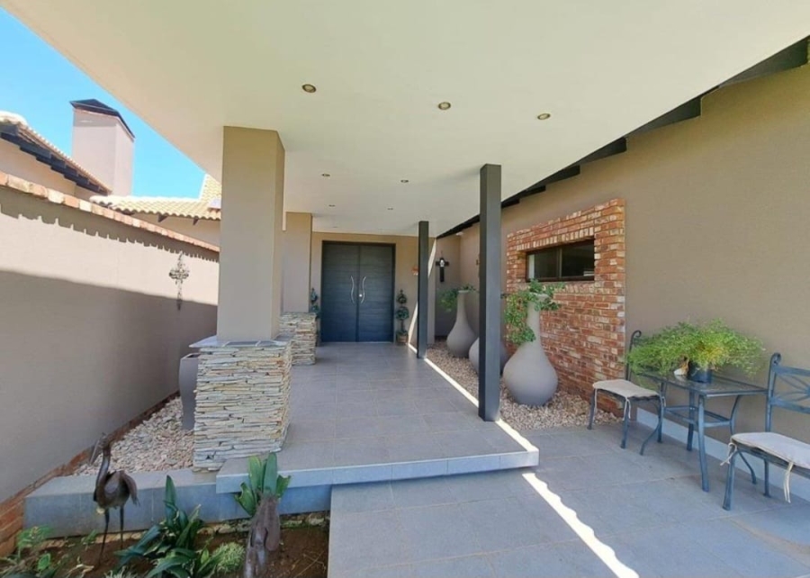 4 Bedroom Property for Sale in Wilkoppies North West